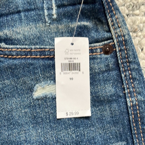 NWT: Old Navy jean shorts size 10 - Picture 2 of 4